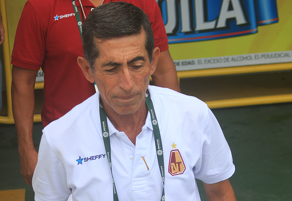 El profesor Jhon Agudelo técnico del equipo femenino del Deportes Tolima estará ausente por un tiempo.