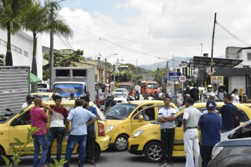 Gobierno tratará de evitar paro nacional de taxistas