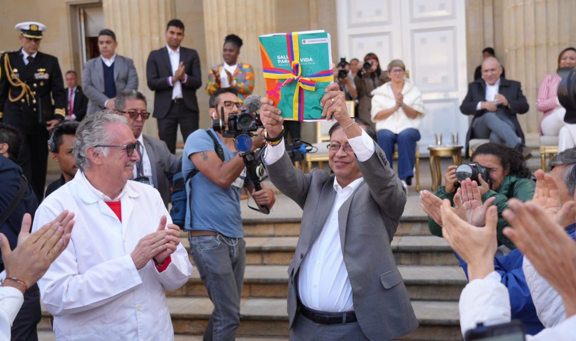 Gustavo Petro presenta el texto de la reforma a la salud de su Gobierno