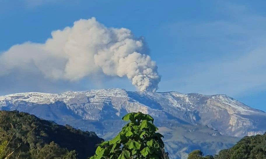 UNGRD presenta rutas de evacuación ante posible erupción del volcán Nevado del Ruiz