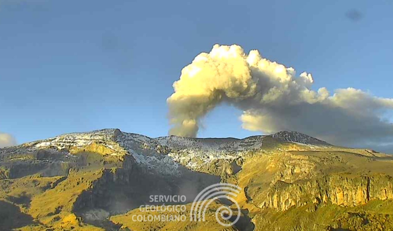 Nevado del Ruiz: emisión de ceniza alcanzó los 3000 m de altura