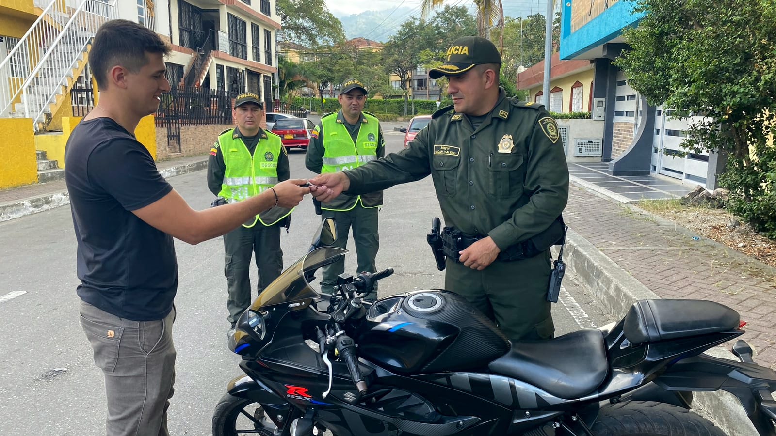 En menos de una hora la policía recupera una motocicleta hurtada  