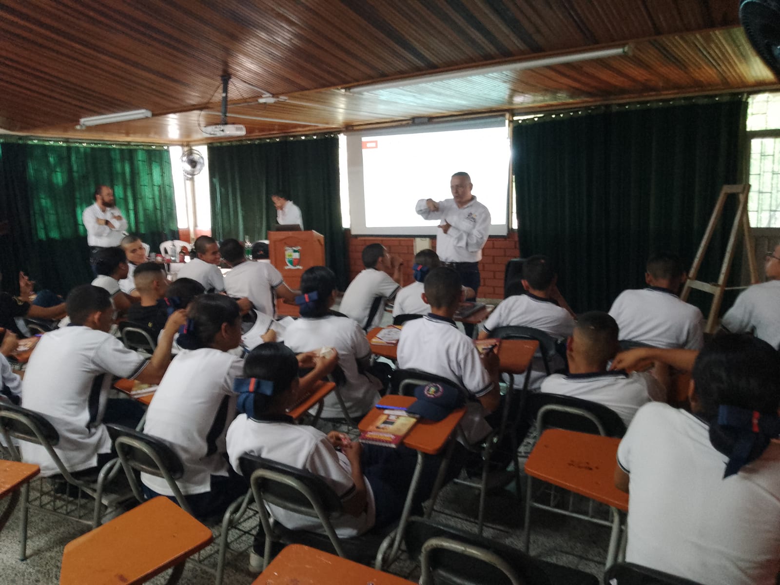 Grupo Operativo Anticontrabando del Tolima llevó mensaje de prevención a estudiantes