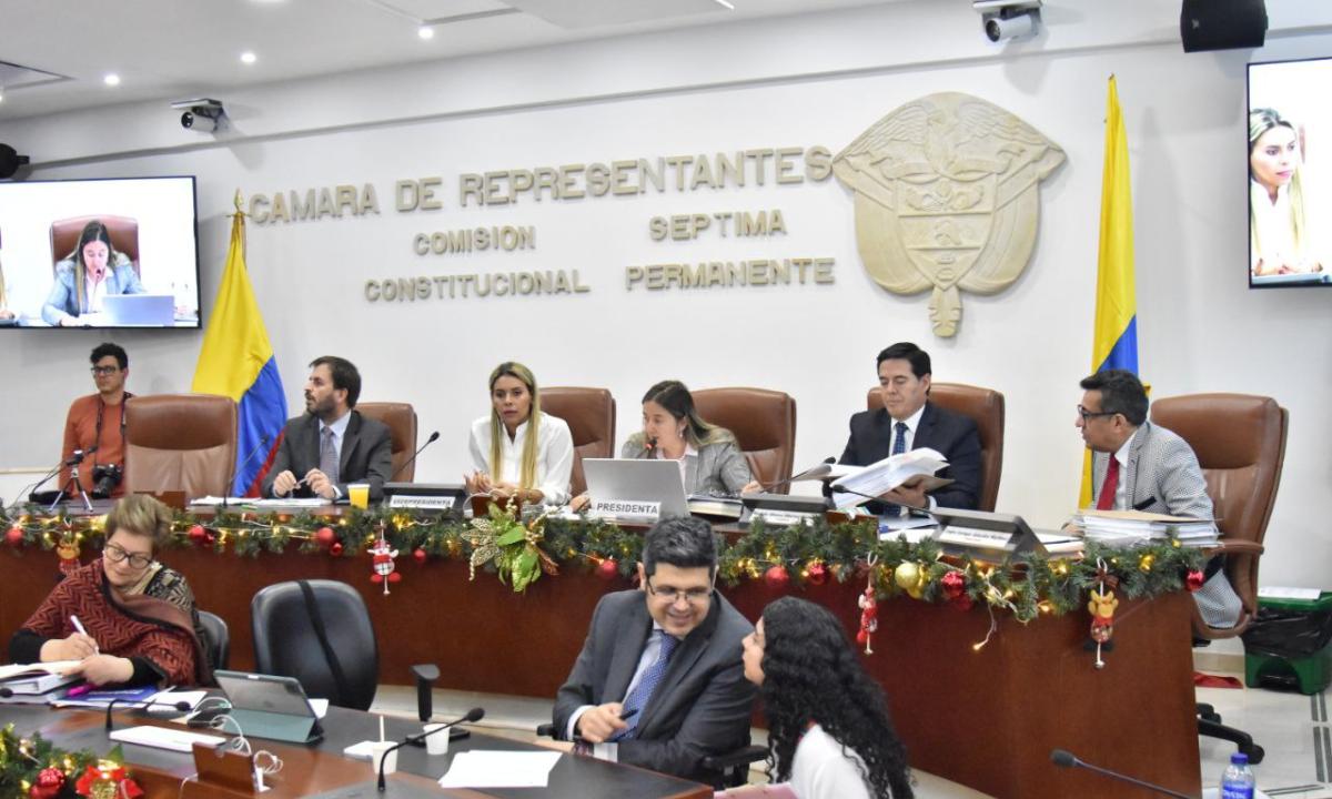 Aprobaron recargo nocturno desde 7:00 de la noche en primer debate de reforma laboral