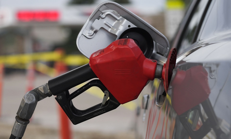Precio de la gasolina no subirá en diciembre.