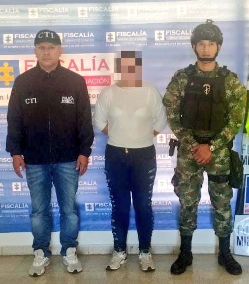 Ejército Nacional, captura mujer encargada de cobros de extorsión en Ibagué